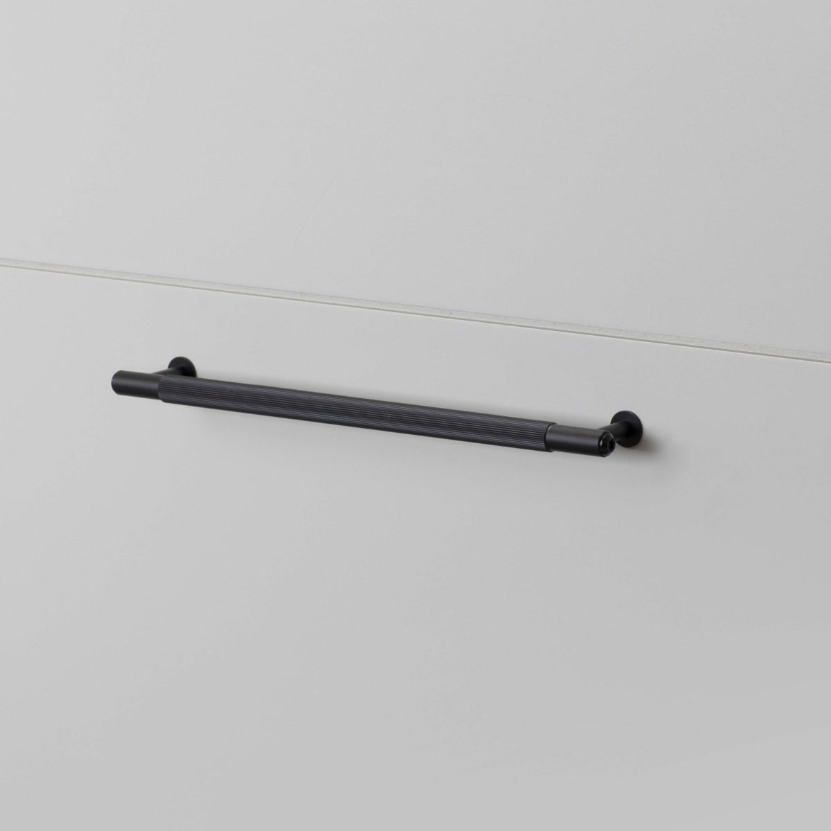 Мебельная ручка Buster and Punch Pull Bar Linear black