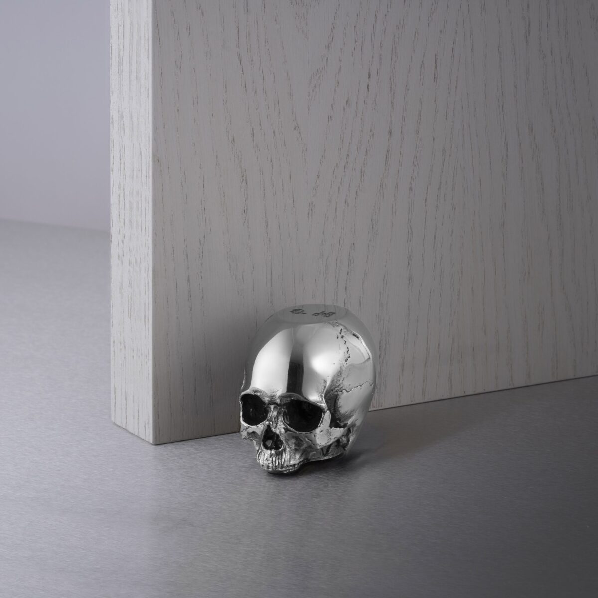 Напольный ограничитель SKULL DOOR STOP TRAVIS BARKER STEEL